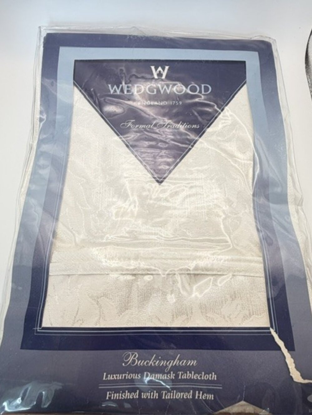 Wedgwood Buckingham Tablecloth Pure White Damask Oval 68x84 Formal Traditions